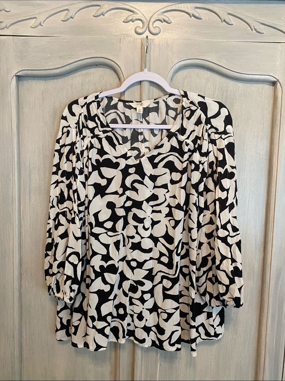 Terra & Sky Black and White Abstract Floral Blouse